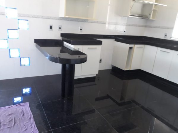 Vende-se cobertura Santa Amélia