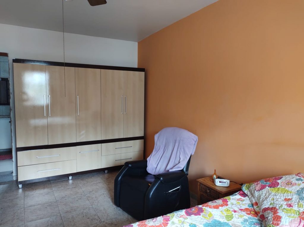 Vende-se lote com casa Vende-se lote com casa