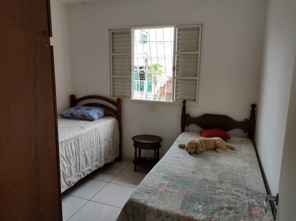 Vende-se lote com casa Vende-se lote com casa