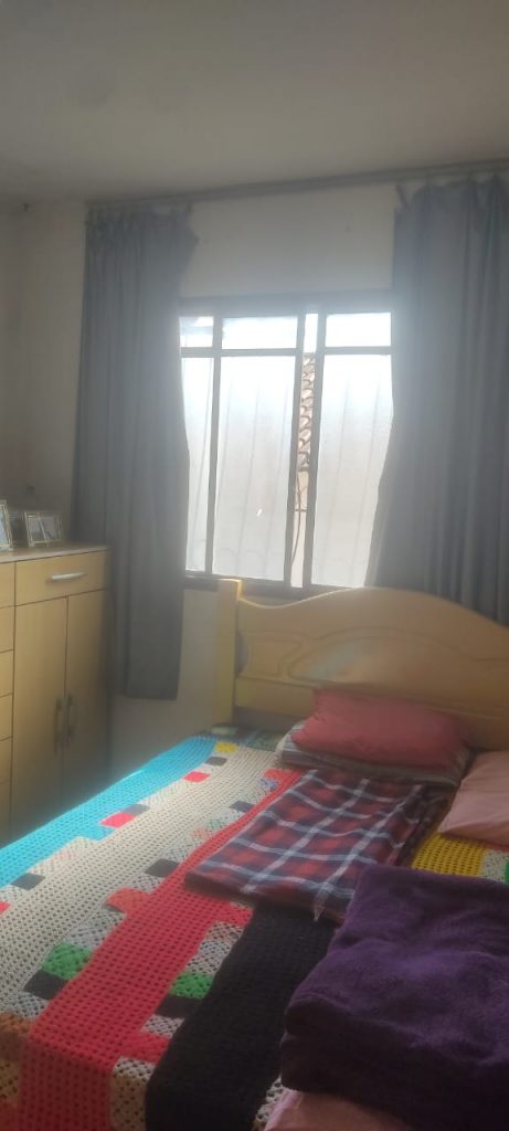 Vende-se casa na R. Dinah Rocha Mello/Heliópolis