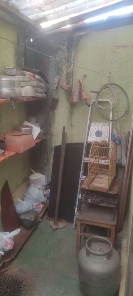 Vende-se casa na R. Dinah Rocha Mello/Heliópolis