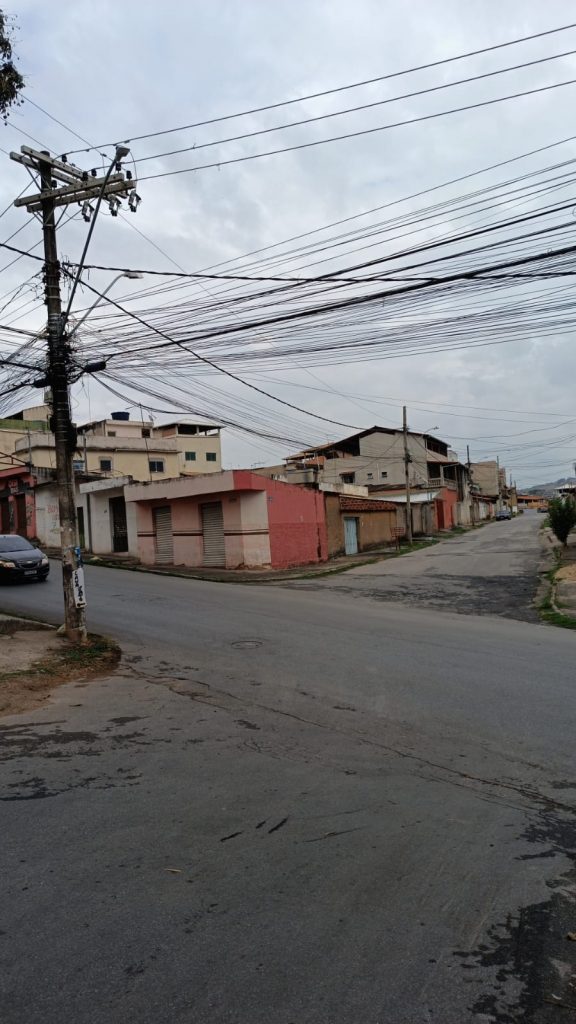 Vende-se casa em Santa Luzia , R.Jaraguá 270 , São Benedito