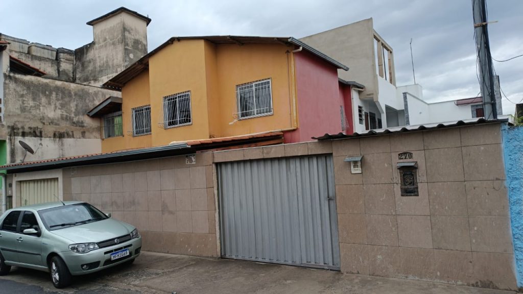 Vende-se casa em Santa Luzia , R.Jaraguá 270 , São Benedito
